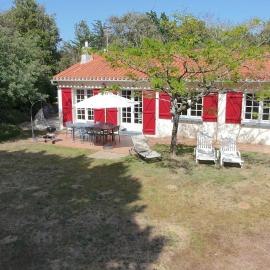 Maison familiale proche mer avec jardin, hotel in Bretignolles-sur-Mer