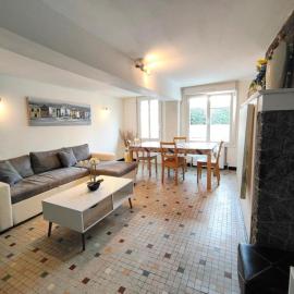 Grande maison calme pour familles & groupes, Hotel in Château-Gontier