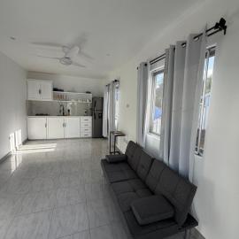 Santorini Cottage, hotel u gradu Kingstaun