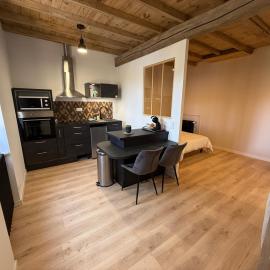 Studio rénové et climatisé route de cordes