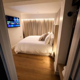 1 Bridge Rd, hotel i Cranleigh