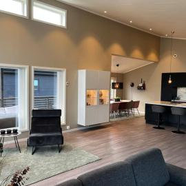Moderne enebolig med gratis parkering