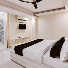 Townhouse OAK The Hotel Square Villa, hotel in Ghaziabad