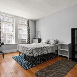 Boston Room w/ AC, W/D & Desk
