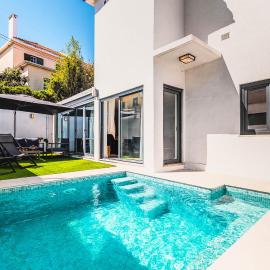 Heated Pool & Sauna Bliss - Luxury 4BR Villa