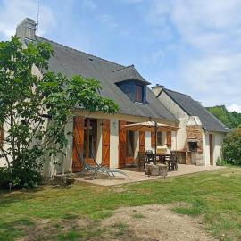Beautiful house in Rhuys - Kids Friendly, hotel in Sarzeau