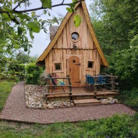 La chaumière ensorcelée, hotel u gradu 'Anor'