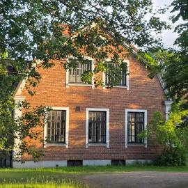 Artist eremitage Leonora - Historic schoolhouse apartment, hotel em Fjälkinge