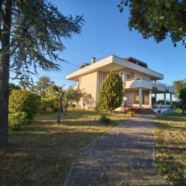 A CASA DI FINA tra mare e collina, hotel em Massignano