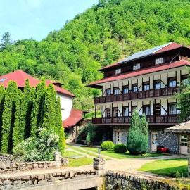 Etno Selo VRELO & Camping, viešbutis mieste Berane