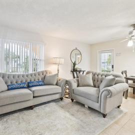 NEW Luxe Private Condo Steps 2 Beach and Sunsets Park 2 Cars Private Quiet UNIT B