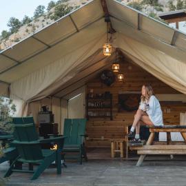 Glamping Tent #3 with Heat AC and Private Bath, hótel í Orderville