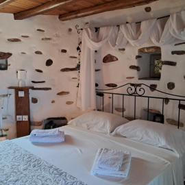 Paros Traditional Windmill in Lefkes，雷夫克斯的飯店