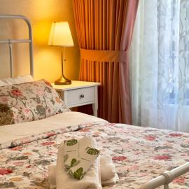 Rose Cottage Comfort Stay near SM Batangas, hotel in Batangas City