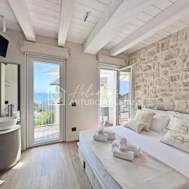 303 - MARENOSTRUM COSTARELLA LUXURY SUITES - CAMERA SUPERIOR - SPIAGGIA E NAVETTA PRIVATA AL WHITE BEACH OMAGGIO dal lun al ven dal 31 Agosto al 11 settembre, hótel í Numana