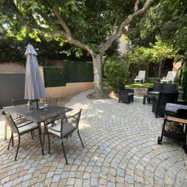 Jolie maison de village à Grimaud, hotel di Grimaud