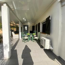 Vermentinu - Déjeuners à l'ombre de la terrasse couverte, pour trois, plage à 50 m