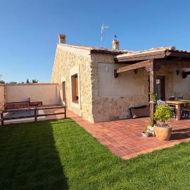 Casa Rural Amapola – hotel w mieście Valdeprados