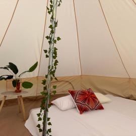 The Ozorian Rooms & Glamping, hotel din Ozora