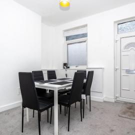 2Bd Mid Terrace Close To Station