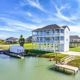 Treasure Island Beach Getaway-Ocean & Island Vibes, hotel in Red Fish Cove