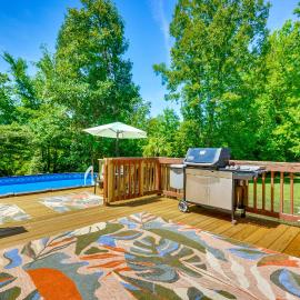 Browns Summit Vacation Rental w/ Fire Pit!، فندق في Monticello