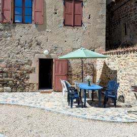 Gîte de charme 10 pers. à Saint-Vert - Nature préservée, 4 chambres, jardin clos - FR-1-582-307, hotel i Saint-Vert