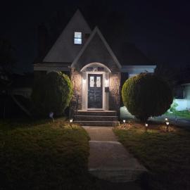 Elegant 5BR Home 7 min to JFK, Shopping Dining and Train Access to Manhattan, only 30 min journey, comes with Free Parking, khách sạn ở Valley Stream