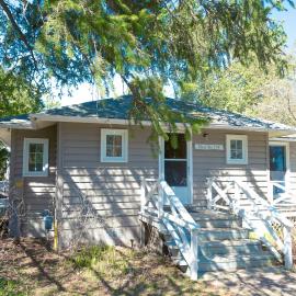 134 Entire 7BR Lakefront Cottage Beach, Kayaks, hotell sihtkohas Georgina