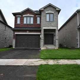 Elegant 4 Bedroom Luxury Retreat with 2 Sofa Beds, Close to Niagara Falls and Niagara On lake