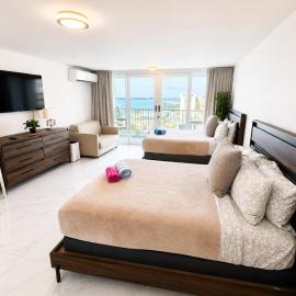 Elegant Beach Escape with Ocean Views Isla Verde