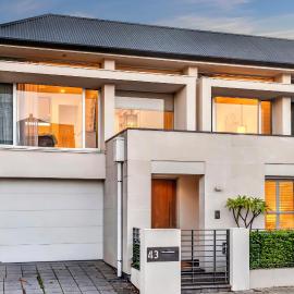 Margaret House | Elegant City-Fringe Escape