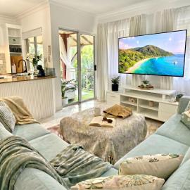 Luxury 2 Bedroom apartment, Treetop views, Resort with 4 swimming pools
