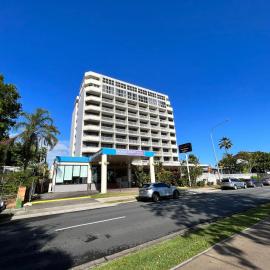 The Oceanfront – hotel w mieście Cairns
