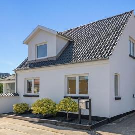Newly renovated house close to the ferry, downtown, and the beach