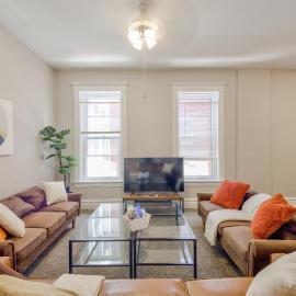 Spacious CWE 5BR Free Parking Near BJC, Forest Park, and Dining, hotel in Saint Louis
