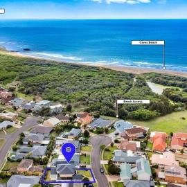 5 Mins Walk to Beach, Large 5BR, 3 Bathrooms House