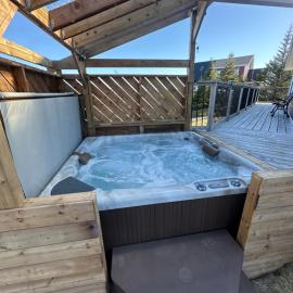 3BR A-Frame Cabin By Scenic Pond, HotTub, Firepit, hotel in Whitbourne