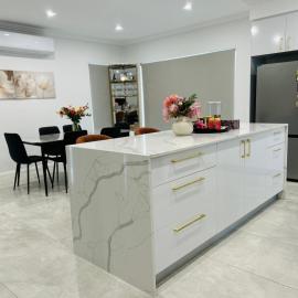 10 Mins To Airport Brand New Luxury Home