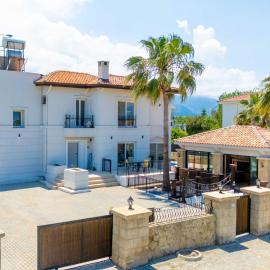 Poolside Bar Villa Sea Views atalky