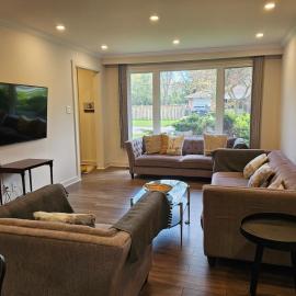 Luxury 3 bedrooms Home with huge backyard