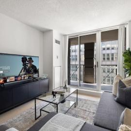 Trendy 1-BR Urban Hideaway Steps to Entertainment
