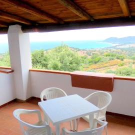 Comino Alto Agriturismo e Appartamenti, готель у місті Сініскола