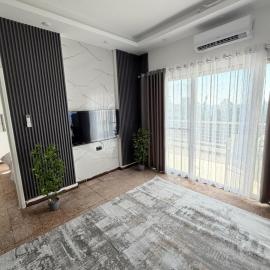 Neue renovierte Wohnung mit Meerblick und große Balkon in tripoli ,Qalamoun, hotel in Al Qalamūn