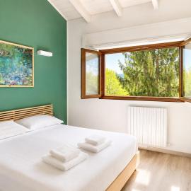 Cozy Villa Near Lake Maggiore and Malpensa Airport, hotel a Sesto Calende