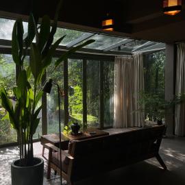 kind of green house, hotel in Ban Bung Mai