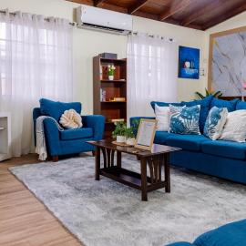 3-Bedroom Home Access to EMR & Priority Bus Route, готель у місті Arima
