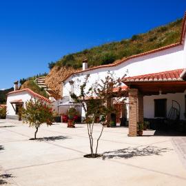 Cuevas Cortijo El Capellán, hotel a Cortes