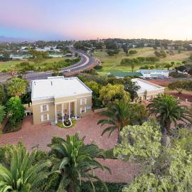 Bell Rosen Guest House, hotelli kohteessa Bellville