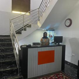 Hotel 101 & Apartments, hotel a Karsana